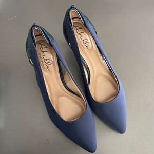 Abella True Comfort Navy Blue Vegan Heels - Size 7.5